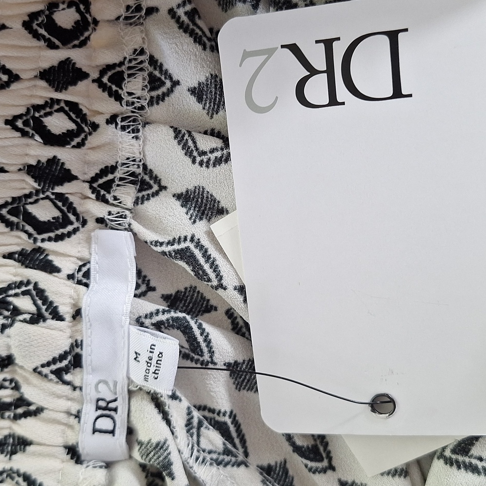 DR2 Black and Cream Shorts Geo Print - Picture 5 of 8